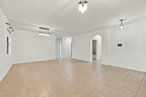 Villa ou maison à louer à Miami, Floride: 3 chambres, 171.31 m2 № 2376202 - photo 7
