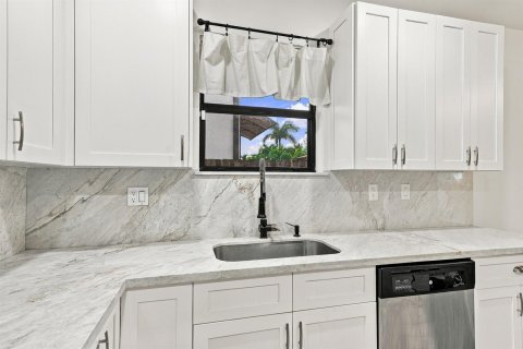 Villa ou maison à louer à Miami, Floride: 3 chambres, 171.31 m2 № 2376202 - photo 12