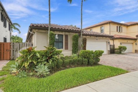 Villa ou maison à louer à Miami, Floride: 3 chambres, 171.31 m2 № 2376202 - photo 3