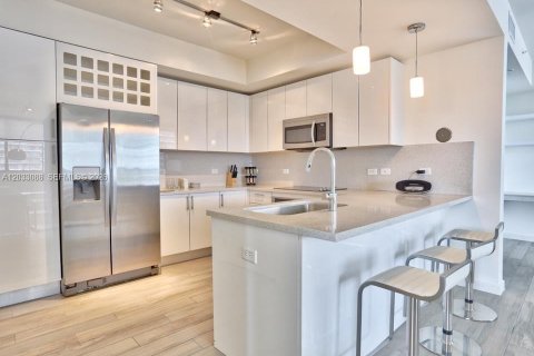 Condo in Miami, Florida, 2 bedrooms  № 2077956