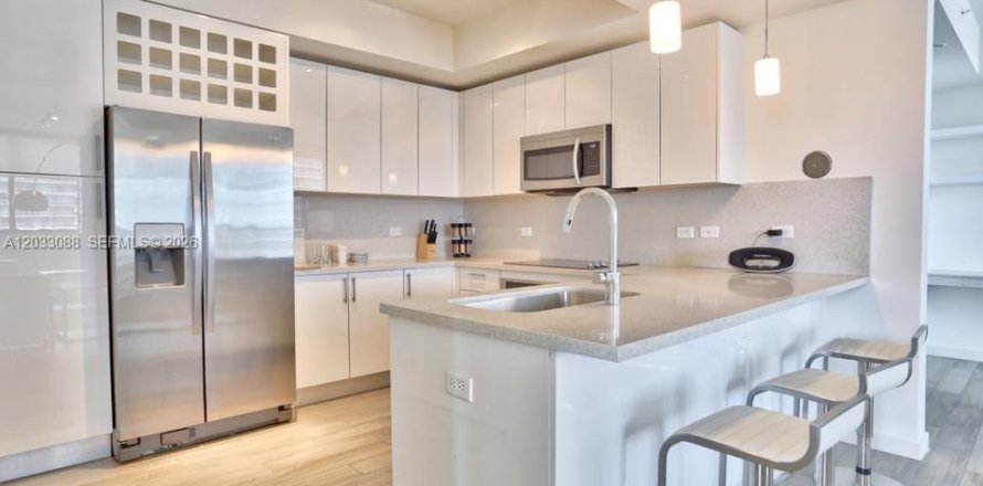 Condo in Miami, Florida, 2 bedrooms  № 2077956