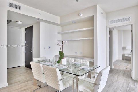 Condo in Miami, Florida, 2 bedrooms  № 2077956 - photo 3