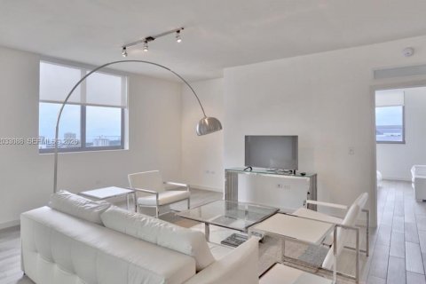 Condo in Miami, Florida, 2 bedrooms  № 2077956 - photo 4