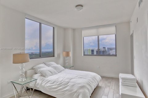 Condo in Miami, Florida, 2 bedrooms  № 2077956 - photo 6