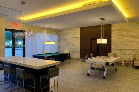 Condo in Miami, Florida, 2 bedrooms  № 2077956 - photo 17