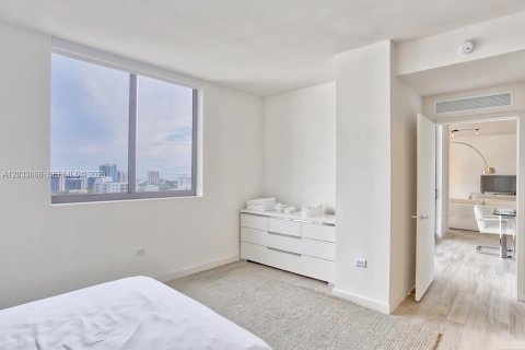 Condo in Miami, Florida, 2 bedrooms  № 2077956 - photo 7