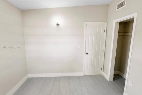 Villa ou maison à vendre à Miami, Floride: 4 chambres № 2041063 - photo 17