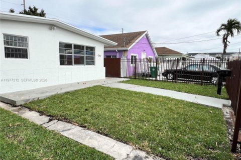 Villa ou maison à vendre à Miami, Floride: 4 chambres № 2041063 - photo 4