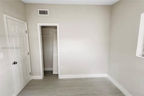 Villa ou maison à vendre à Miami, Floride: 4 chambres № 2041063 - photo 18