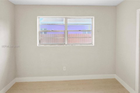 Villa ou maison à vendre à Miami, Floride: 4 chambres № 2041063 - photo 12