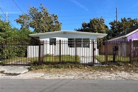 Villa ou maison à vendre à Miami, Floride: 4 chambres № 2041063 - photo 5