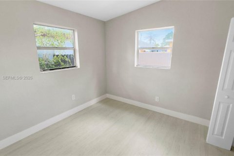 Villa ou maison à vendre à Miami, Floride: 4 chambres № 2041063 - photo 15