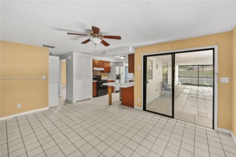 House in Royal Palm Beach, Florida 3 bedrooms, 142.33 sq.m. № 1964408 - photo 18
