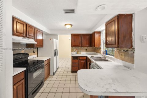 House in Royal Palm Beach, Florida 3 bedrooms, 142.33 sq.m. № 1964408 - photo 16