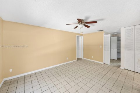 House in Royal Palm Beach, Florida 3 bedrooms, 142.33 sq.m. № 1964408 - photo 19