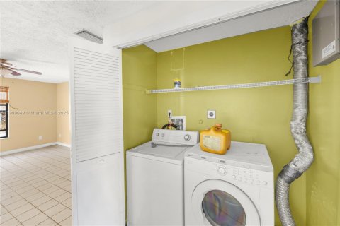 House in Royal Palm Beach, Florida 3 bedrooms, 142.33 sq.m. № 1964408 - photo 26