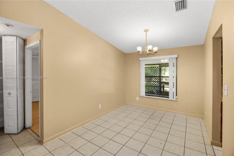 House in Royal Palm Beach, Florida 3 bedrooms, 142.33 sq.m. № 1964408 - photo 9