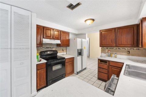 House in Royal Palm Beach, Florida 3 bedrooms, 142.33 sq.m. № 1964408 - photo 17