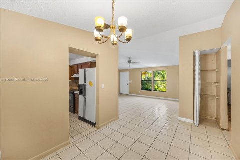 House in Royal Palm Beach, Florida 3 bedrooms, 142.33 sq.m. № 1964408 - photo 10