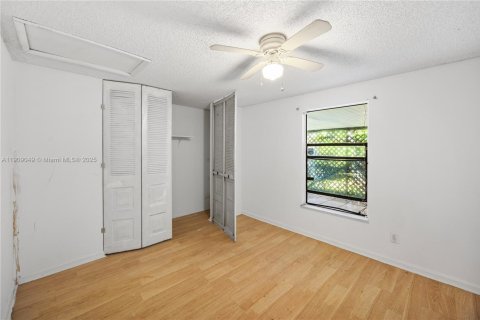 House in Royal Palm Beach, Florida 3 bedrooms, 142.33 sq.m. № 1964408 - photo 11