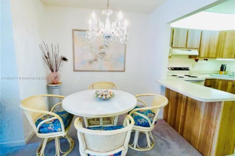 Condo in Greenacres, Florida, 2 bedrooms  № 1790637 - photo 9