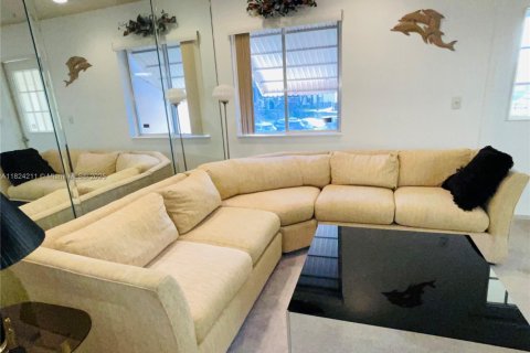 Condo in Greenacres, Florida, 2 bedrooms  № 1790637 - photo 6