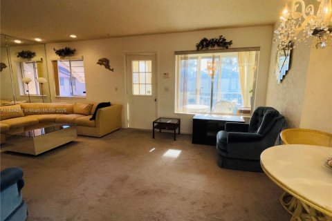 Condo in Greenacres, Florida, 2 bedrooms  № 1790637 - photo 15
