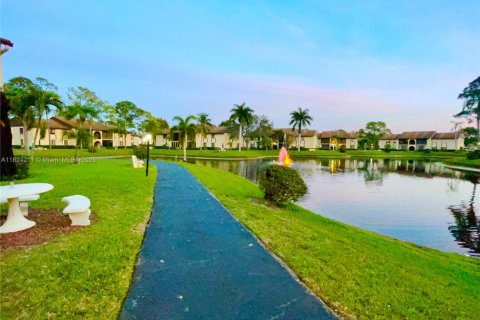 Condo in Greenacres, Florida, 2 bedrooms  № 1790637 - photo 29