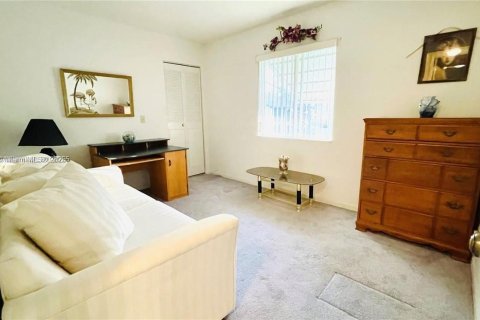 Condo in Greenacres, Florida, 2 bedrooms  № 1790637 - photo 18