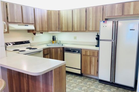 Condo in Greenacres, Florida, 2 bedrooms  № 1790637 - photo 11