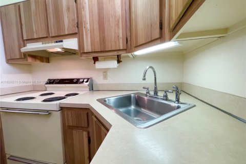 Condo in Greenacres, Florida, 2 bedrooms  № 1790637 - photo 12