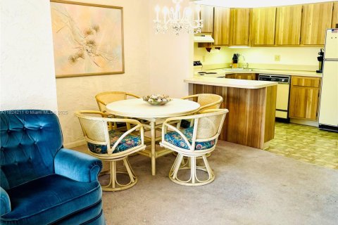 Condo in Greenacres, Florida, 2 bedrooms  № 1790637 - photo 8