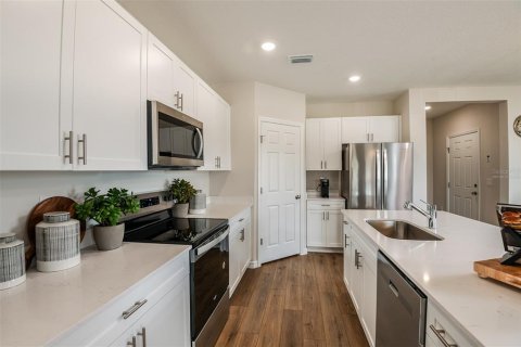 Townhouse in Haines City, Florida 4 bedrooms, 173.36 sq.m. № 1873161 - photo 4