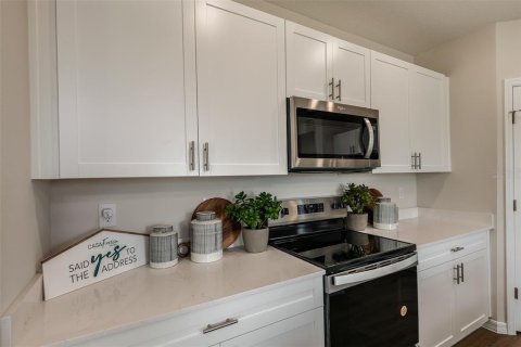 Townhouse in Haines City, Florida 4 bedrooms, 173.36 sq.m. № 1873161 - photo 5
