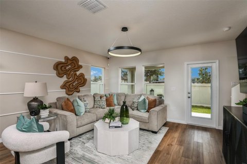 Townhouse in Haines City, Florida 4 bedrooms, 173.36 sq.m. № 1873161 - photo 8