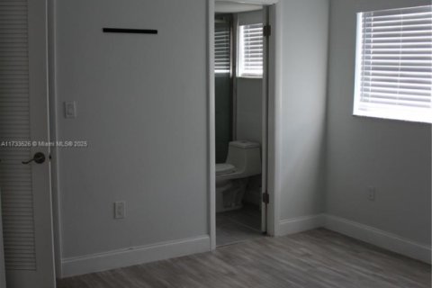 Condo in Sunrise, Florida, 2 bedrooms № 1959046 - photo 17