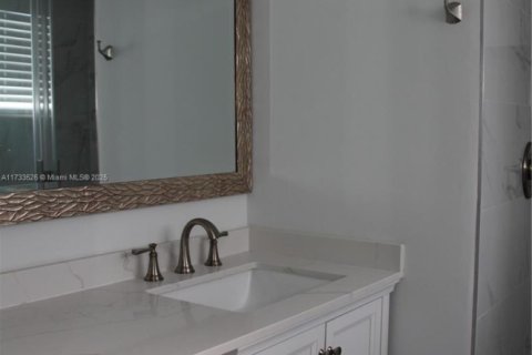 Condo in Sunrise, Florida, 2 bedrooms № 1959046 - photo 19