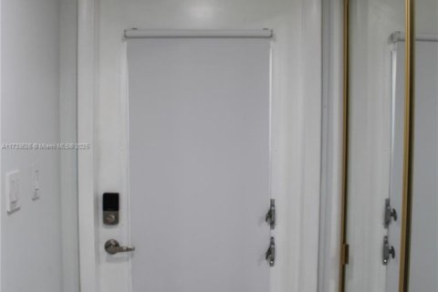 Condo in Sunrise, Florida, 2 bedrooms № 1959046 - photo 8