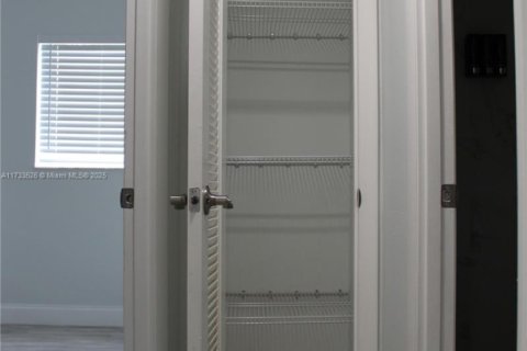 Condo in Sunrise, Florida, 2 bedrooms № 1959046 - photo 23