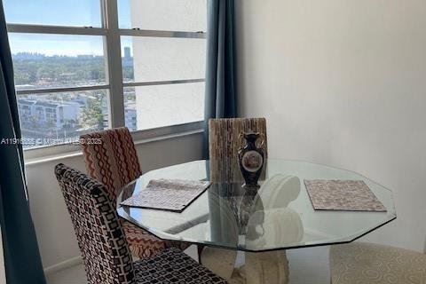Copropriété à vendre à Sunny Isles Beach, Floride: 1 chambre, 102.56 m2 № 2062038 - photo 14