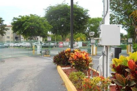 Copropriété à vendre à North Lauderdale, Floride: 1 chambre, 75.25 m2 № 1935505 - photo 2