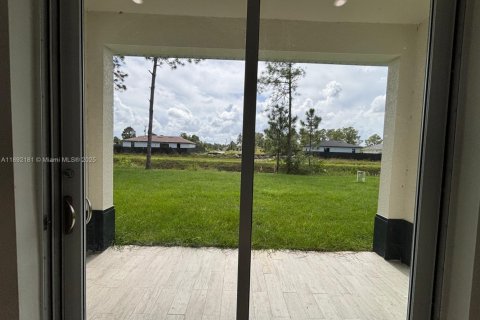 Снять в аренду виллу или дом в Лихай-Эйкерс, Флорида 4 спальни, № 1946356 - фото 25