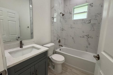 Снять в аренду виллу или дом в Лихай-Эйкерс, Флорида 4 спальни, № 1946356 - фото 16