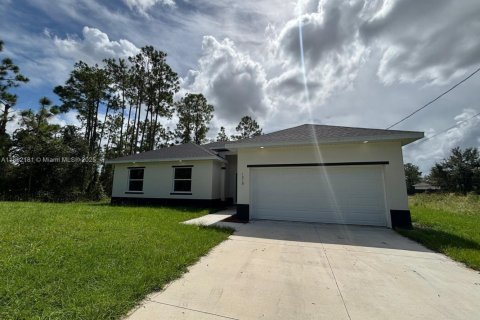 Снять в аренду виллу или дом в Лихай-Эйкерс, Флорида 4 спальни, № 1946356 - фото 1