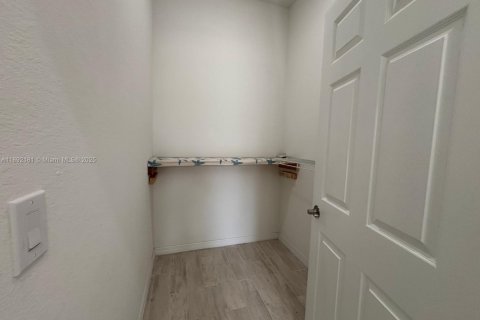 Снять в аренду виллу или дом в Лихай-Эйкерс, Флорида 4 спальни, № 1946356 - фото 15