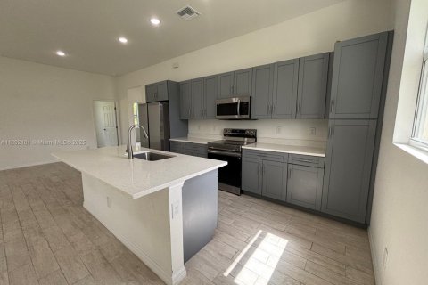 Снять в аренду виллу или дом в Лихай-Эйкерс, Флорида 4 спальни, № 1946356 - фото 7