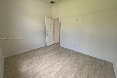 Снять в аренду виллу или дом в Лихай-Эйкерс, Флорида 4 спальни, № 1946356 - фото 22