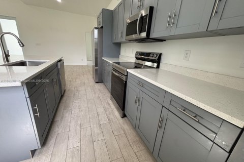 Снять в аренду виллу или дом в Лихай-Эйкерс, Флорида 4 спальни, № 1946356 - фото 6