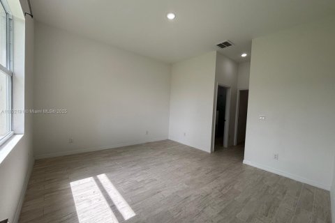 Снять в аренду виллу или дом в Лихай-Эйкерс, Флорида 4 спальни, № 1946356 - фото 12