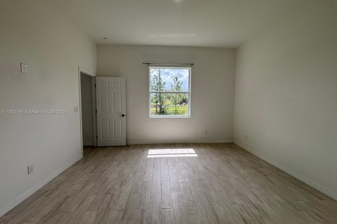 Снять в аренду виллу или дом в Лихай-Эйкерс, Флорида 4 спальни, № 1946356 - фото 11